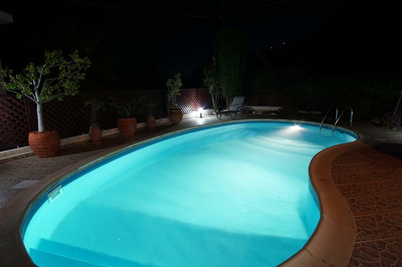 Villa Alicia With Priv Pool, Beautiful Garden And Shady Veranda- 5 Min To The Beach Peyia Exterior photo